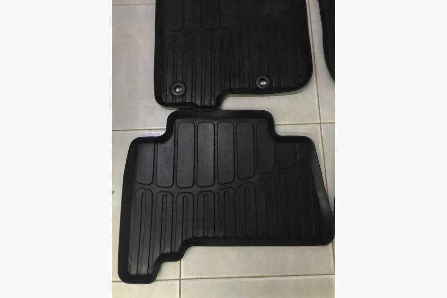 Toyota Land Cruiser Prado 150 2009-2023 Tapis en caoutchouc (2013-2022, Original) Occasion Photo 2