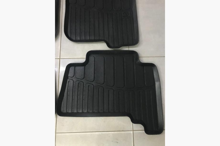 Toyota Land Cruiser Prado 150 2009-2023 Tapis en caoutchouc (2013-2022, Original) Occasion Photo 3