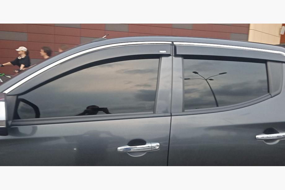 Fiat Fullback 2016- Déflecteurs de vitres avec moulure chromée (4 pcs, Niken) Image