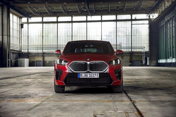 Crossover compact électrique BMW iX2