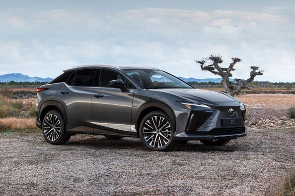 Le cross électrique Lexus RZ a reçu une version plus abordable — 300e Photo 1