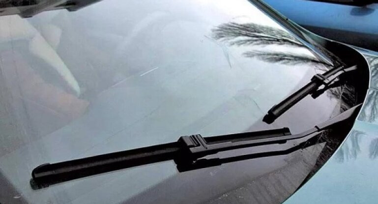 Comment choisir des essuie-glaces pour une voiture : guide et recommandations