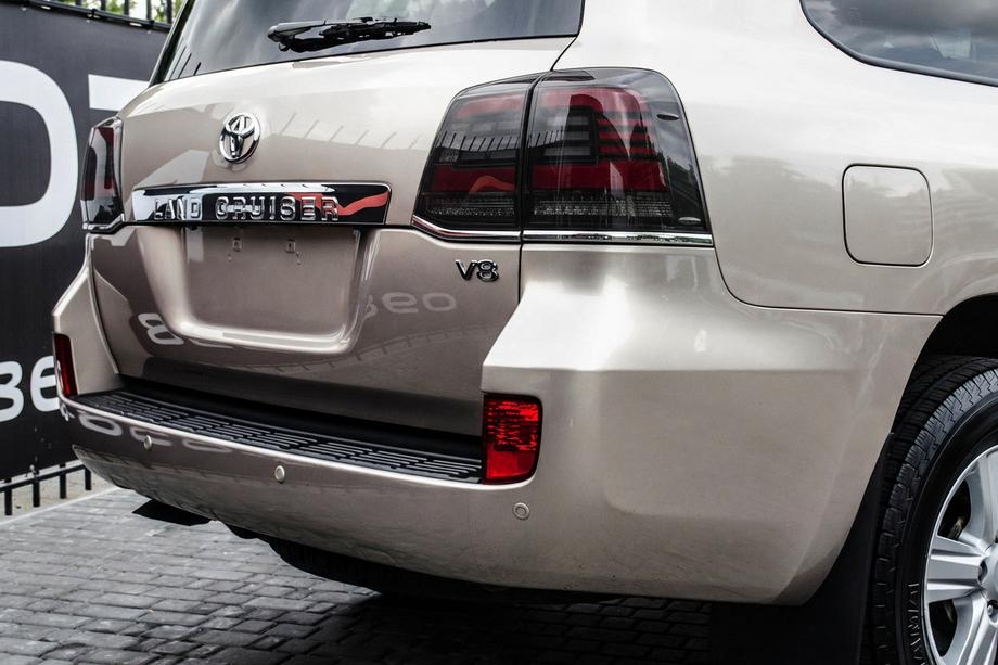 Toyota Land Cruiser 200 2007-2021 Feux Arrière 2008-2015 (Sequential Red) Image
