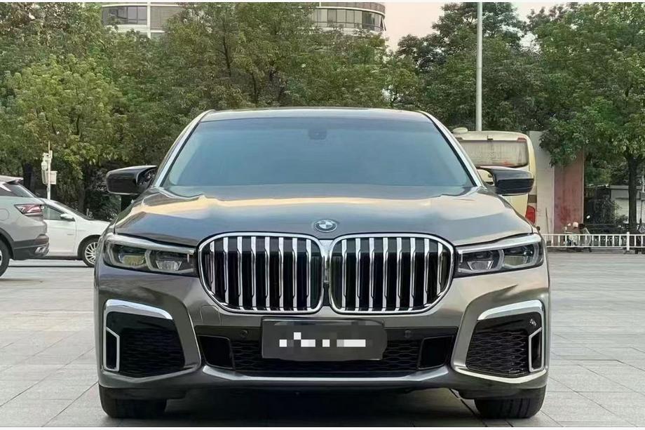 BMW 7 Series F01/F02 2008-2015 Kit restylage vers G12 M760 (avec remplacement du couvercle de coffre et des ailes arrières) Photo 3