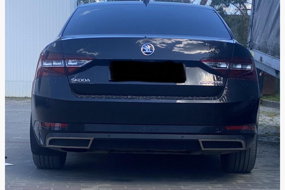 Skoda Superb 2015-2024 Protections d'extrémité de pare-chocs arrière Carmos (3 pcs, inox) Photo 3