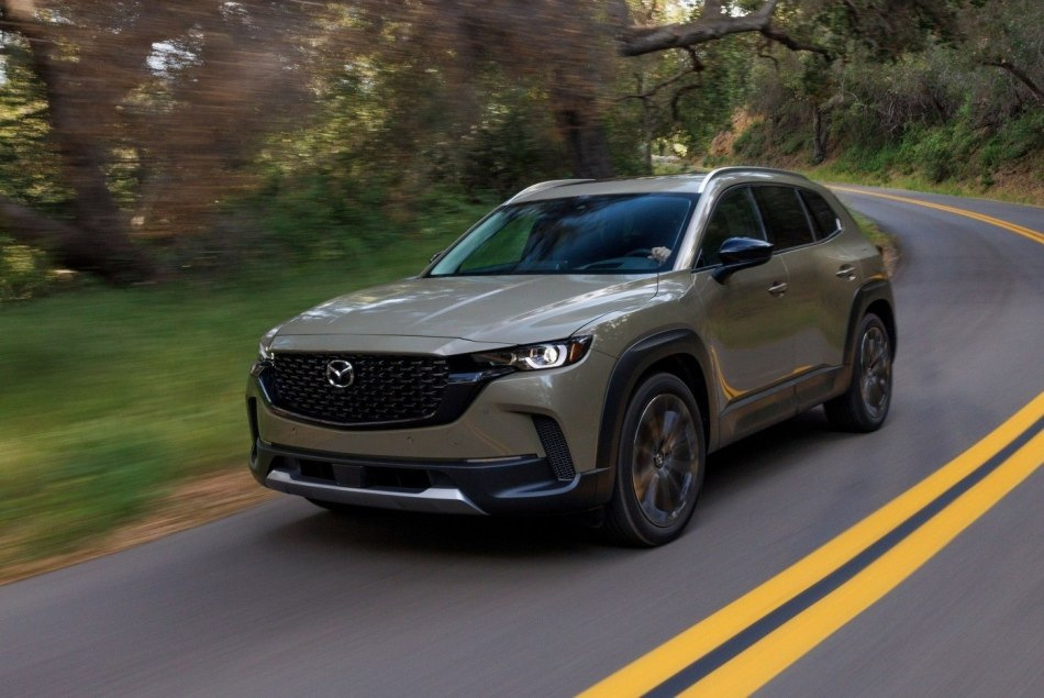 Examen du crossover à traction intégrale Mazda СХ-50
