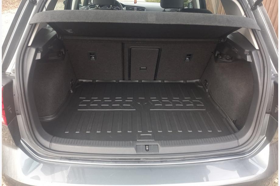 Volkswagen Golf 7/E-Golf 2012-2020 Tapis de coffre 3D Stingray (pour E-Golf) Photo 1
