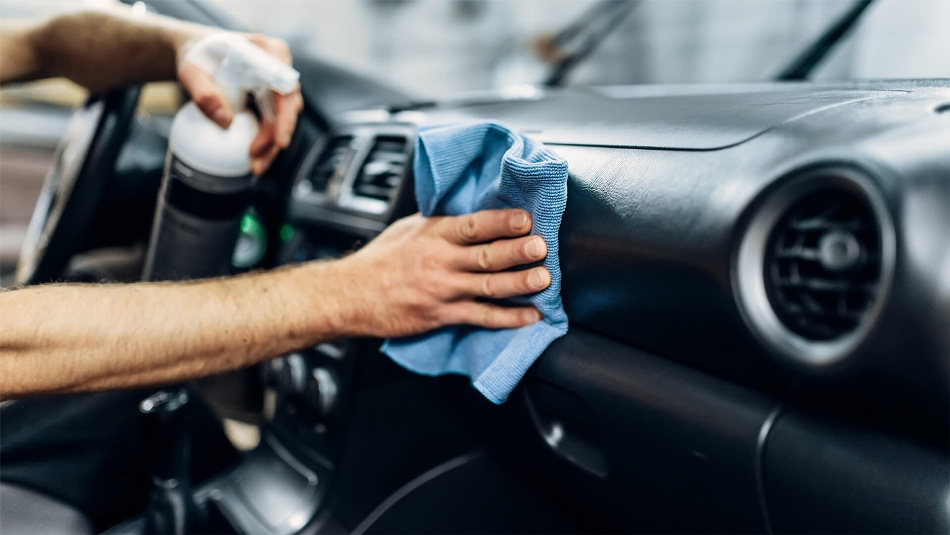 Comment bien entretenir le plastique à l’intérieur de la voiture ?