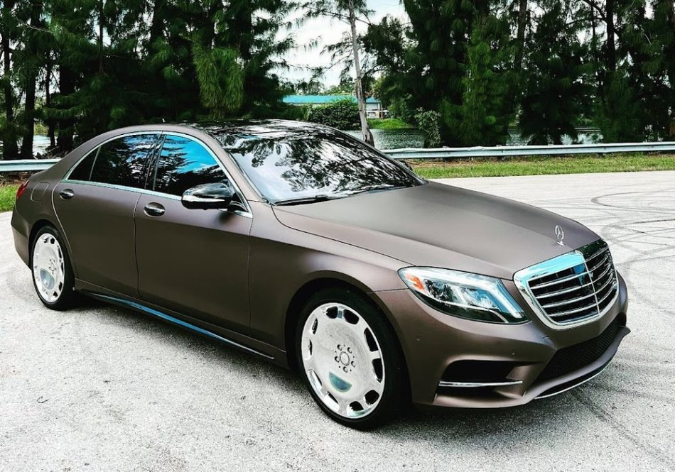 Comment rendre la carrosserie mate : options, avantages et inconvénients