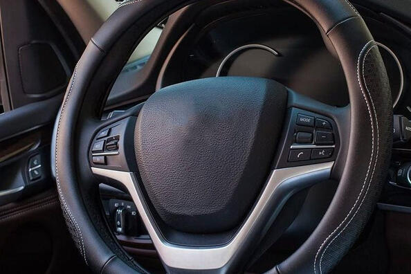 Comment choisir une housse de volant de voiture