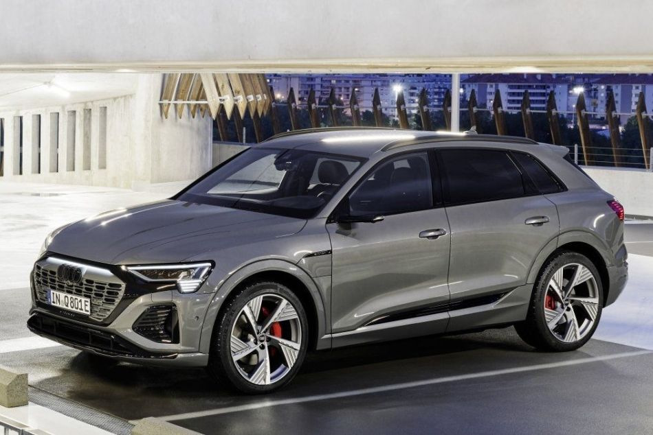 Crossover électrique à traction intégrale Audi Q8 e-tron