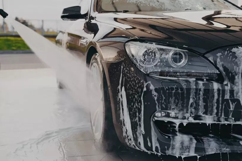 Erreurs courantes lors du lavage d’une voiture : comment éviter les mauvaises surprises