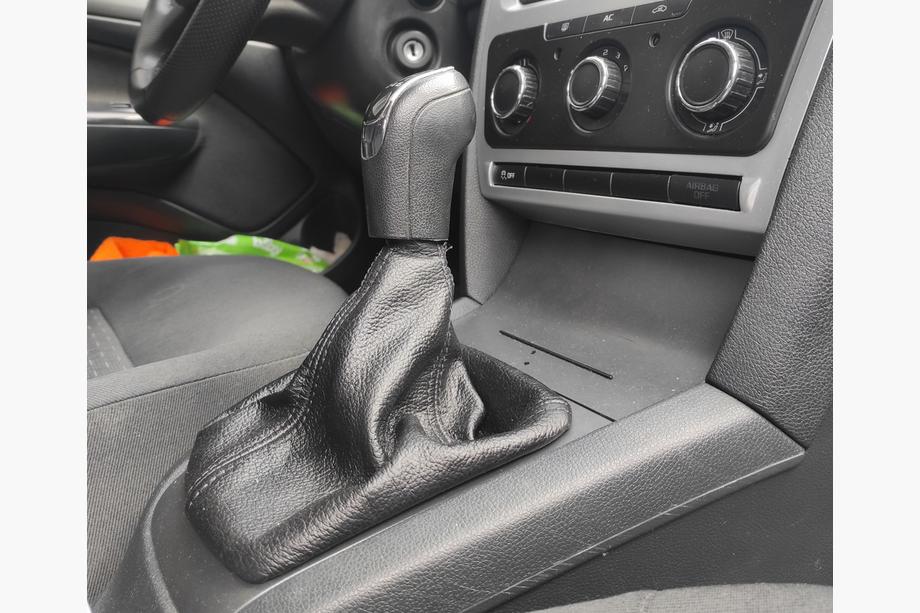 Skoda Octavia II A5 2010-2013 Soufflet de levier de vitesse en cuir Image