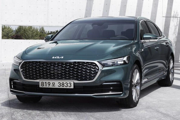 Examen de la berline KIA K9