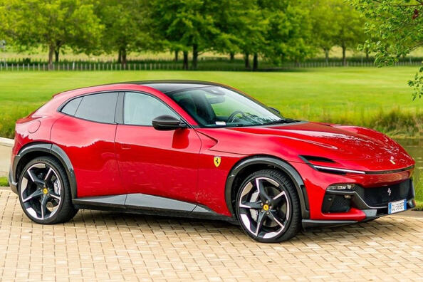 Examen du crossover sportif à traction intégrale Ferrari Purosangue Photo 3