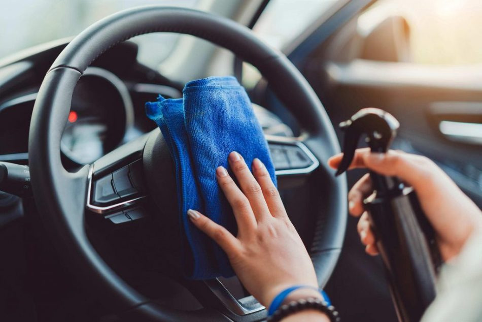 Les endroits les plus sales de l’habitacle de la voiture : comment les garder propres ?