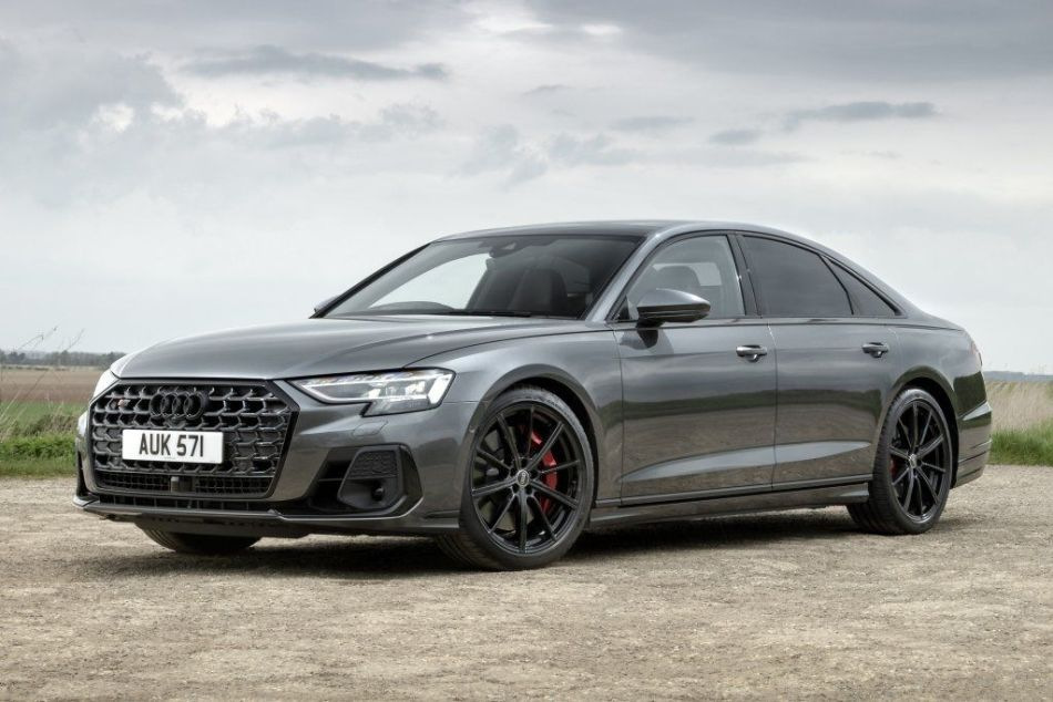Berline sport mise à jour Audi S8