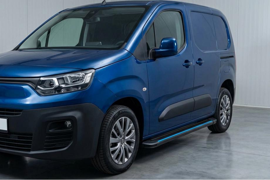 Fiat Doblo III 2023- Marchepieds Latéraux Maya Blue (2 pcs, Aluminium) Photo 1