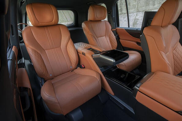 Aperçu du SUV Lexus LX de la quatrième incarnation Photo 7