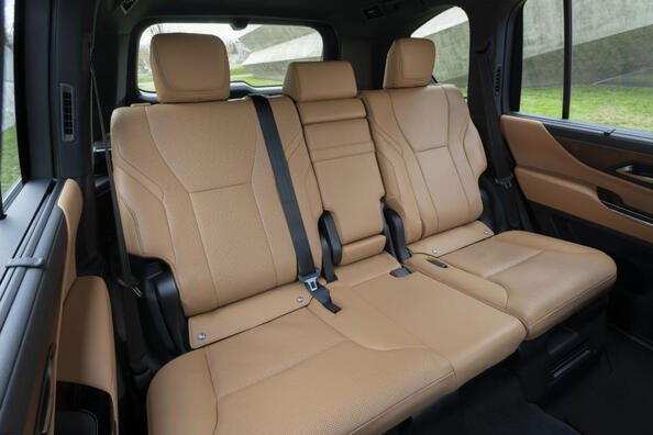 Aperçu du SUV Lexus LX de la quatrième incarnation Photo 8