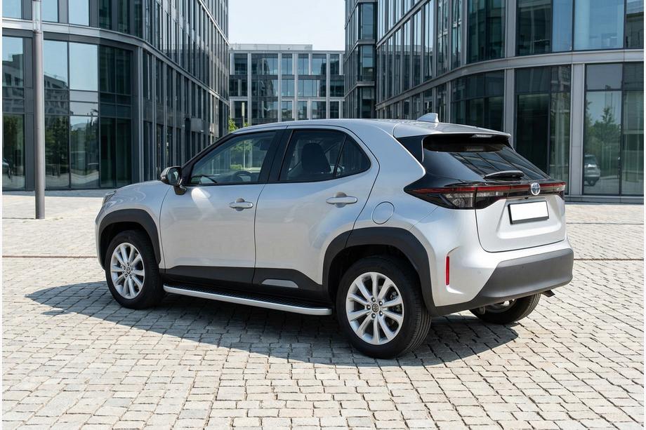 Toyota Yaris/Yaris Cross (XP210) 2020- Marchepieds Latéraux Tayga Grey (2 pcs, Aluminium) Image