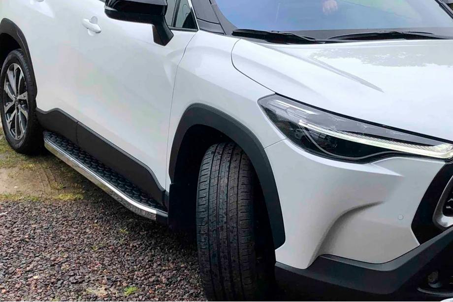 Toyota Corolla Cross 2020- Marchepieds Latéraux BlackLine (2 pcs, Aluminium) Image