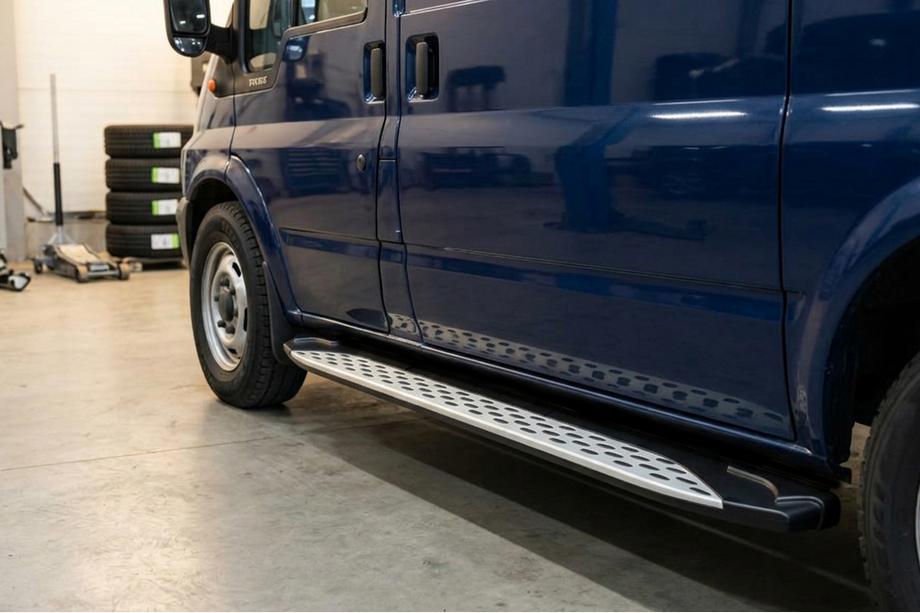 Ford Transit 2000–2014 Marchepieds Latéraux Shining V1, L1 (court) (2 pcs, Aluminium) Image
