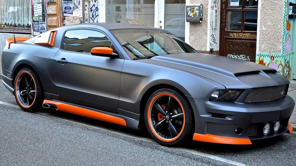 Carrosserie : carbone ou plastique, pour un look sportif ou élégant