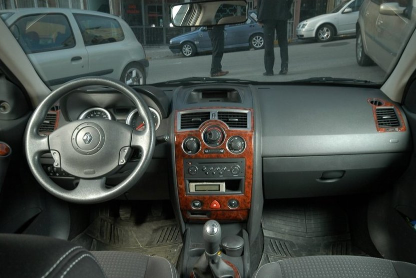 Nous mettons à jour la torpille de la voiture : l’utilisation de superpositions sur le panneau