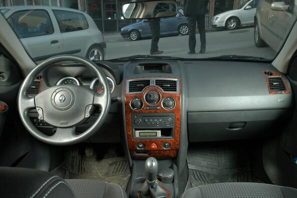 Nous mettons à jour la torpille de la voiture : l’utilisation de superpositions sur le panneau