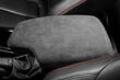 Comment tirer l’accoudoir à l’intérieur de la voiture ? photo 1