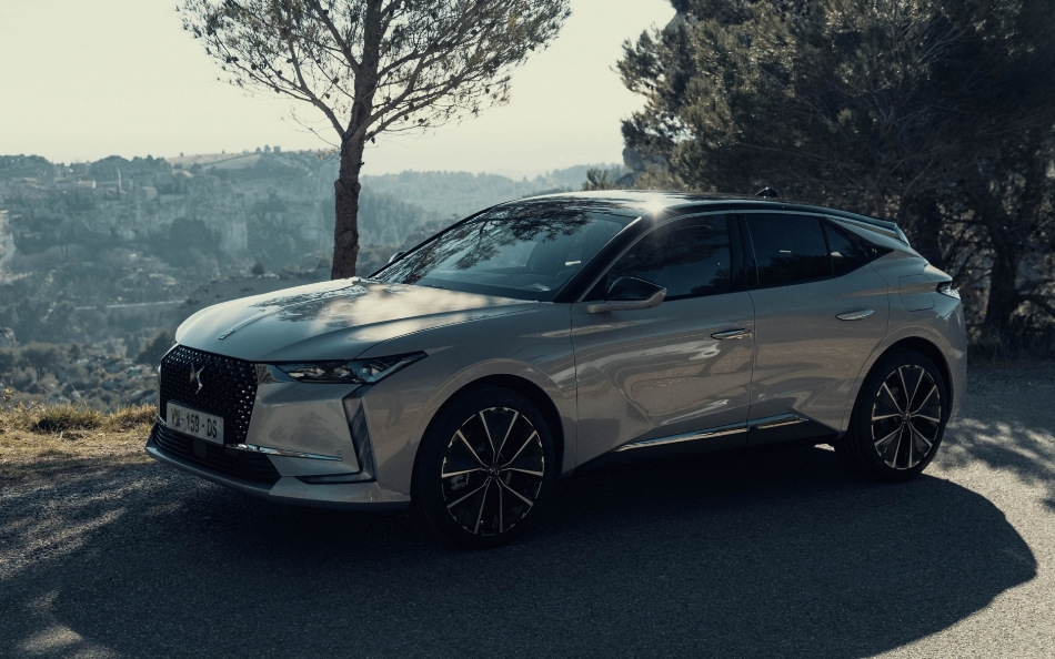DS 4 de deuxième génération : une berline stylée et pratique