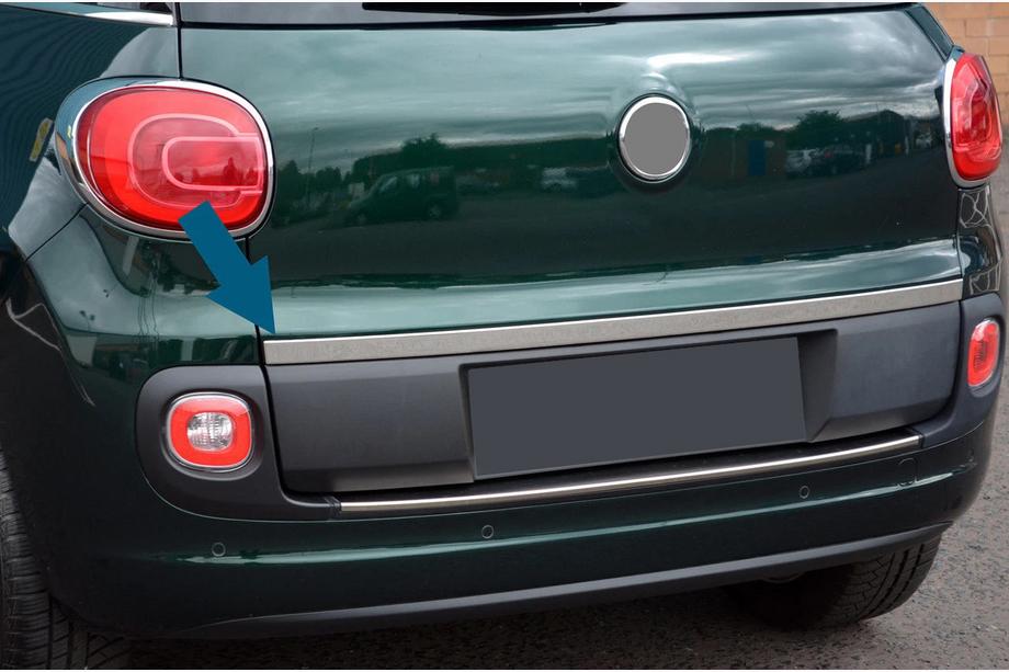 Fiat 500/500L 2013-2022 Baguette au-dessus de la plaque d'immatriculation (pour 500L, inox) Image