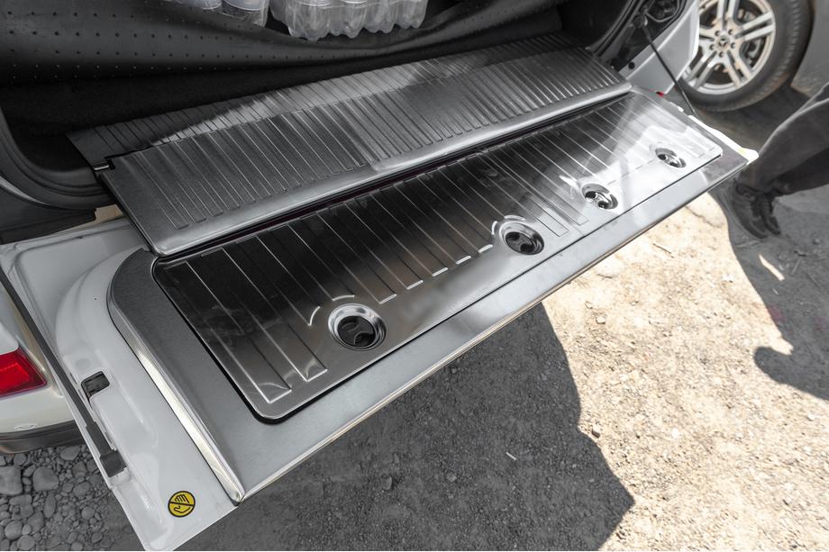 Toyota Land Cruiser 200 2007-2021 Kit d'inserts de coffre en acier inoxydable Image
