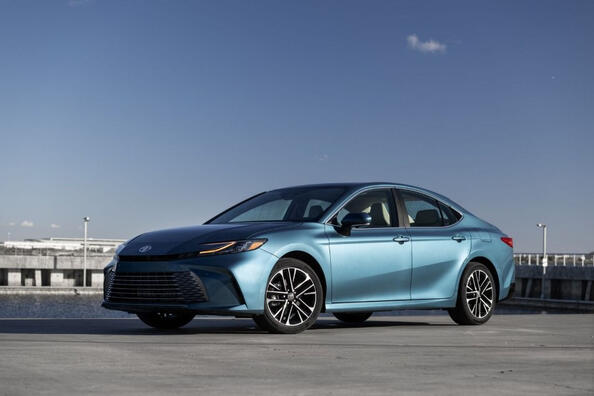 Toyota Camry 9e génération : confort et technologie d’un nouveau niveau