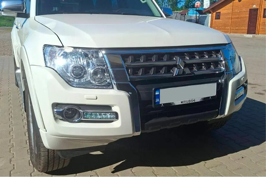 Mitsubishi Pajero Wagon IV 2006-2021 Phares Avant OEM (2 pcs) Image