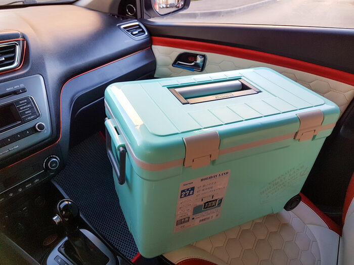 Boîte thermique dans la voiture : un assistant indispensable sur la route