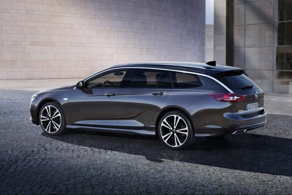 Opel Insignia Sports Tourer : revue et caractéristiques du break mis à jour