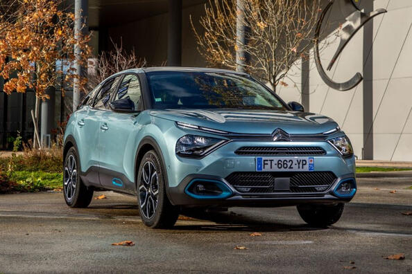 Test de la berline cross électrique Citroën e-C4