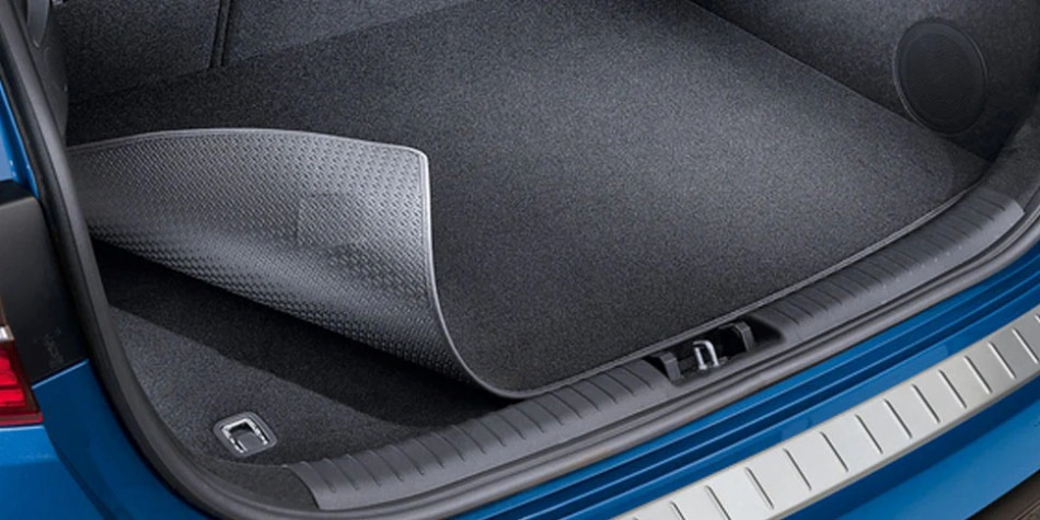 Quel tapis de coffre est le meilleur : en caoutchouc ou en textile ?