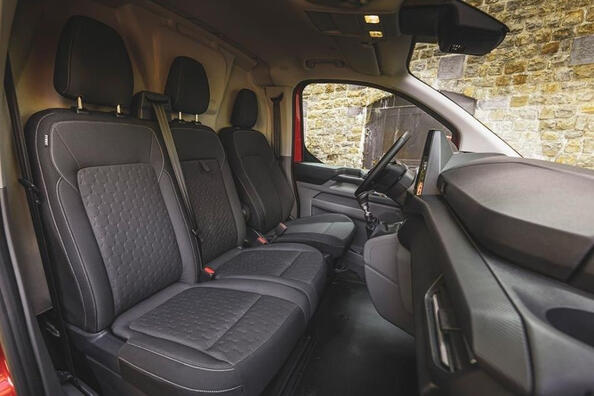 Ford Transit Custom II génération : un assistant fiable pour les entreprises Photo 6