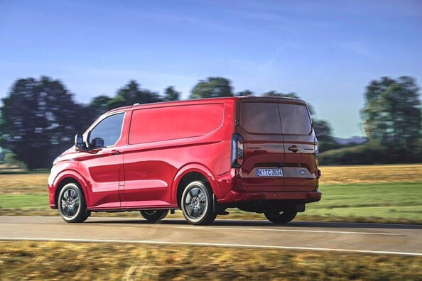Ford Transit Custom II génération : un assistant fiable pour les entreprises Photo 3