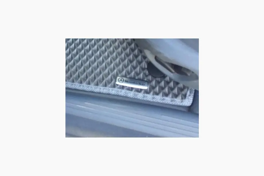 Mercedes-Benz Mercedes Insigne en aluminium pour tapis de sol (1 pc) Photo 6