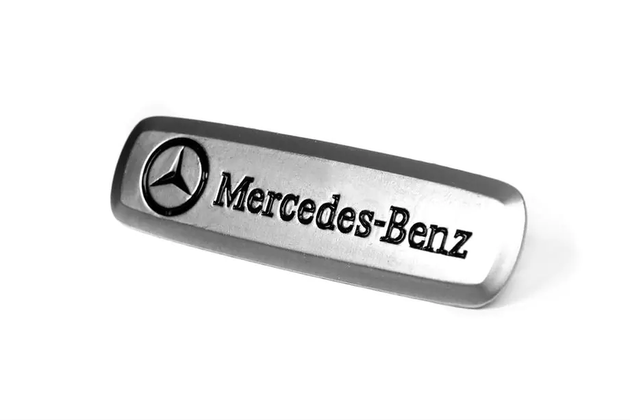 Mercedes-Benz Mercedes Insigne en aluminium pour tapis de sol (1 pc) Photo 2