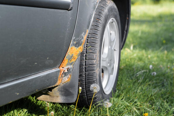 Pourquoi la rouille apparaît-elle sur la voiture ?