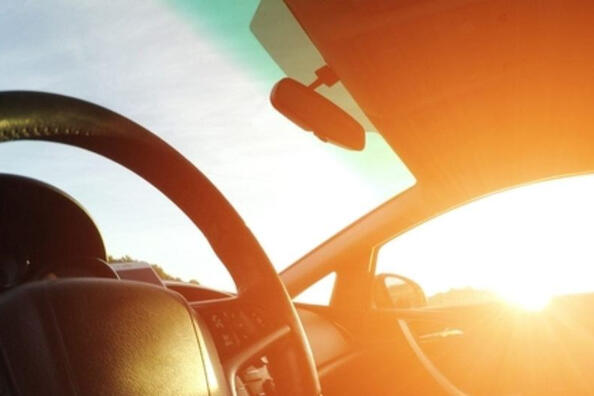 Comment rafraîchir l’intérieur d’une voiture par temps chaud ?