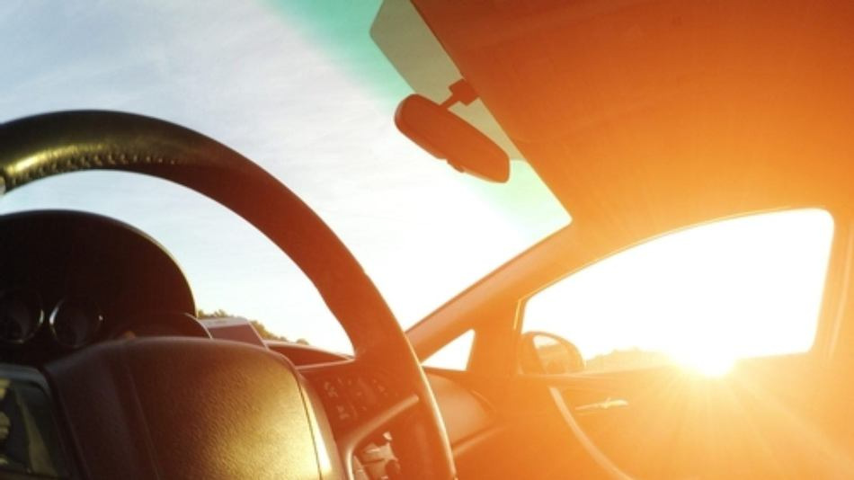 Comment rafraîchir l’intérieur d’une voiture par temps chaud ?