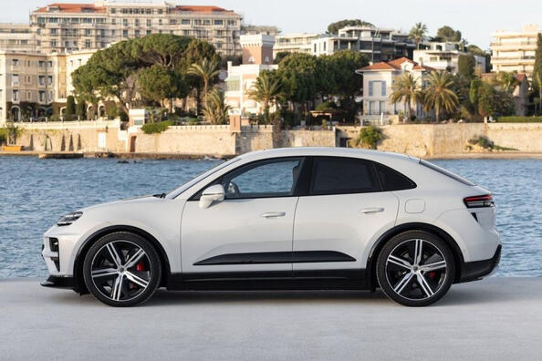 Test de la deuxième génération du crossover Porsche Macan Electric 2024 Photo 3