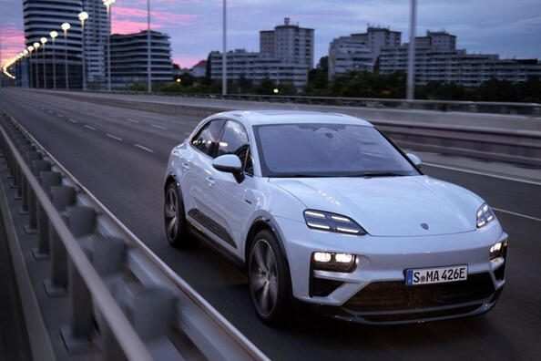 Test de la deuxième génération du crossover Porsche Macan Electric 2024