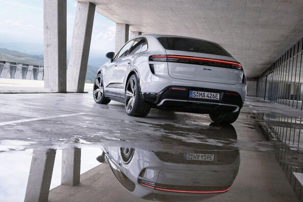 Test de la deuxième génération du crossover Porsche Macan Electric 2024 Photo 4